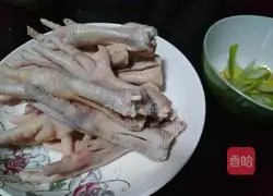 Illustration of how to make sauce-flavored chicken feet 1