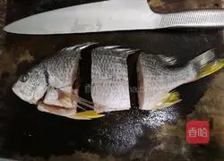 Illustration of cooking fish in soy sauce 1