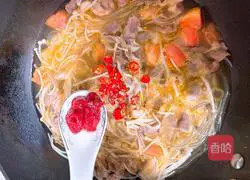 Illustration of how to make fat beef in sour soup 8