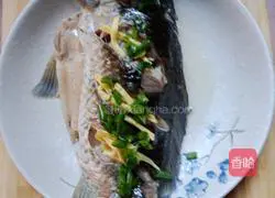 Illustration of how to make steamed crucian carp 9