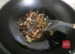 Illustration of how to cook silver pomfret with sauce 14