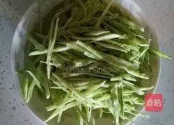 Chili pepper Illustration of how to make fried pig ears and beans 2