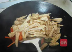 Illustration of how to make stir-fried yuba 3