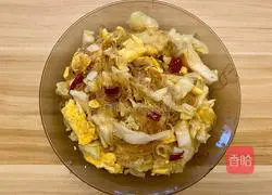 Illustration of how to make scrambled eggs with cabbage and vermicelli 14