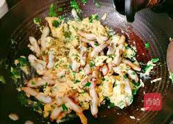 Illustration of how to make scrambled eggs with razor clams 10