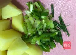 Illustration of how to make pan-fried potato sausage chunks 5