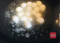 Illustration of how to make tomato braised quail eggs 4