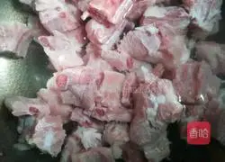 Illustration of how to make sweet and sour pork ribs 1