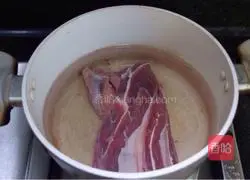 Illustration of how to make curry beef vermicelli 1