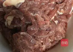 Illustration of how to make shredded carrots and beef 6