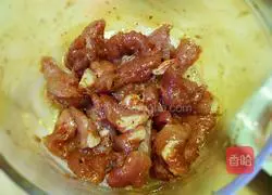 Illustration of how to make spicy toothpick meat 3