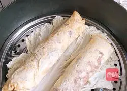 Illustration of how to make rolls 11