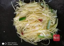 Illustration of how to make spicy and sour potato shreds 10