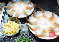 Garlic vermicelli base with shrimps Illustration of how to do it 2