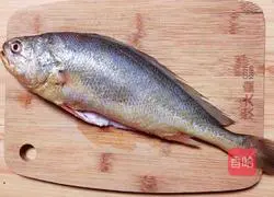 Illustration of how to make braised yellow croaker with homemade sauce 1