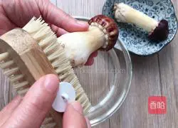 Illustration of how to fry matsutake mushrooms in butter 1