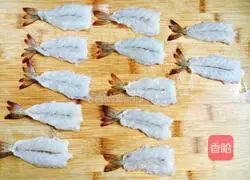 Garlic Illustration of how to make steamed shrimps with Rong vermicelli 2