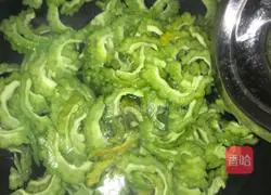 Bitter Melon Scrambled Eggs Recipe Illustration 4