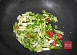 Illustration of how to make fried tofu bento with garlic sprouts 4