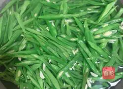 Illustration of how to make pork belly and beans 4