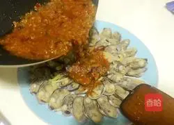 Illustration of how to make garlic clams 8