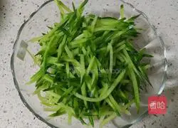 Illustration of how to make braised prawns with shredded radish 2