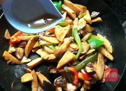 Illustration of how to stir-fry winter bamboo shoots with mushrooms 9