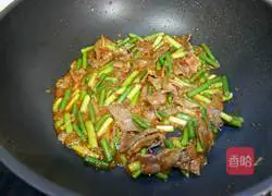 Illustration of how to stir-fry pig heart with garlic moss 8