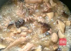Illustration of how to make mushroom stewed chicken 10
