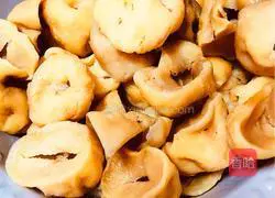 Illustration of how to make braised pig trotters with potatoes and fruits 2