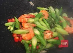 Illustration of Kuaishou Stir-fried Shrimp with Seasonal Vegetables and Asparagus 6