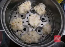 Illustration of how to make oil-free chicken breast meatballs necessary for weight loss 3