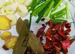 Illustration of how to make chestnut roast chicken 4