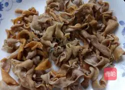 Onions Illustration of how to make fried chicken intestines 1