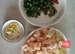 Illustration of how to make spicy potato and lotus root dices 2