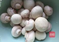 Illustration of how to make fried pork with mushrooms 1