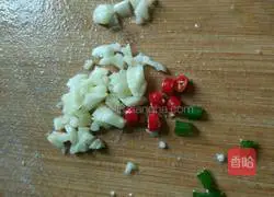 Illustration of how to make baby vegetable and meat rolls 6