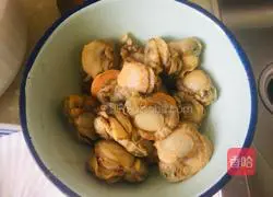 Illustration of how to make steamed scallops with garlic vermicelli 2