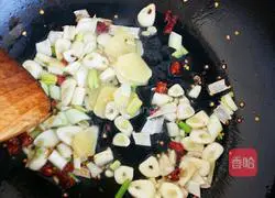 Illustration of how to make Spicy Spare Ribs and Prawns Hot Pot 5