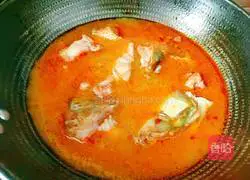 Illustration of how to cook fish head stewed with lettuce 13