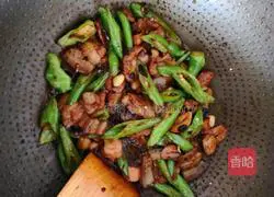 This kind of stir-fried pork goes well with rice.Illustration of how to make stir-fried pork from farmers 5