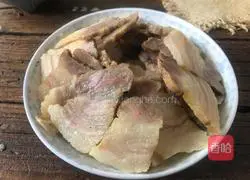 Illustration of how to make garlic bacon 4