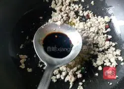 Illustration of how to make minced meat sandwich 13