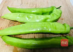 Illustration of how to make meat stuffed with hot pepper 1