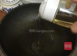 Illustration of how to make shredded celery and pork 3