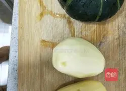Illustration of how to make potato stewed Japanese melon 1
