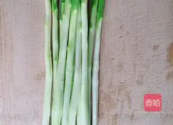 Illustration of how to stir-fry asparagus and pork belly 2