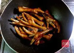 Illustration of braised chicken feet 4
