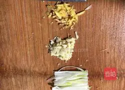 Illustration of how to make steamed vermicelli with chopped abalone 2