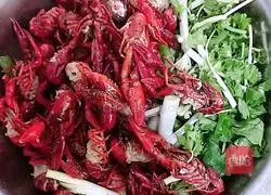 Strange smell sucks fingers Illustration of how to make crayfish 16